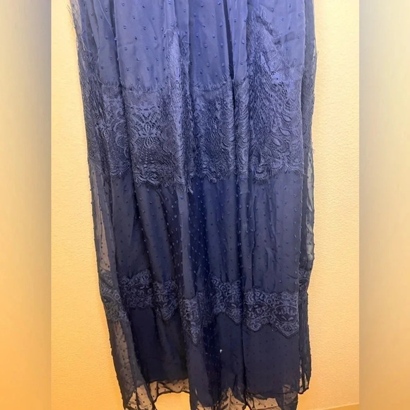 AQUA | Bloomingdale’s Exclusive | Navy Lace semi-formal maxi dress. | XSmall. - Picture 5 of 8